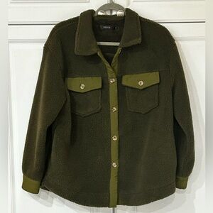 Zesica Women's Olive Sherpa Button Front Jacket Side Pockets Size Small/Medium